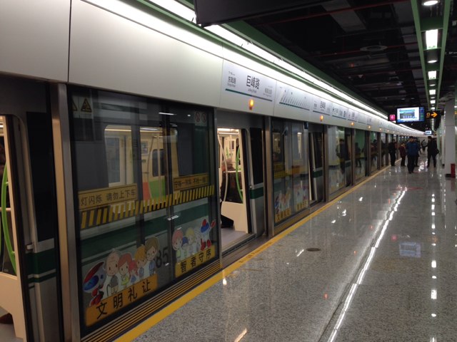 图3:停靠站台的上海轨道交通12号线列车上海轨道交通16号线一期(罗山